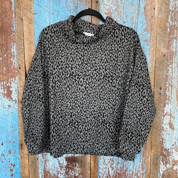 For the Republic Black & Gray Leopard Turtleneck Flannel Sweatshirt Size 1X - Picture 1 of 6